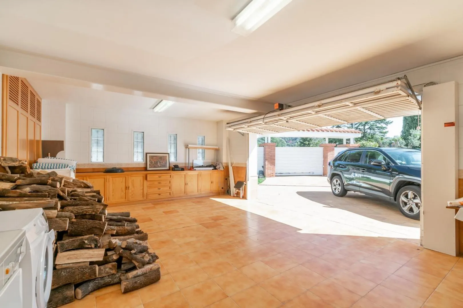 Large 5-Bed Villa, Mountain And Beach, At 30' From Barcelona Vallromanes