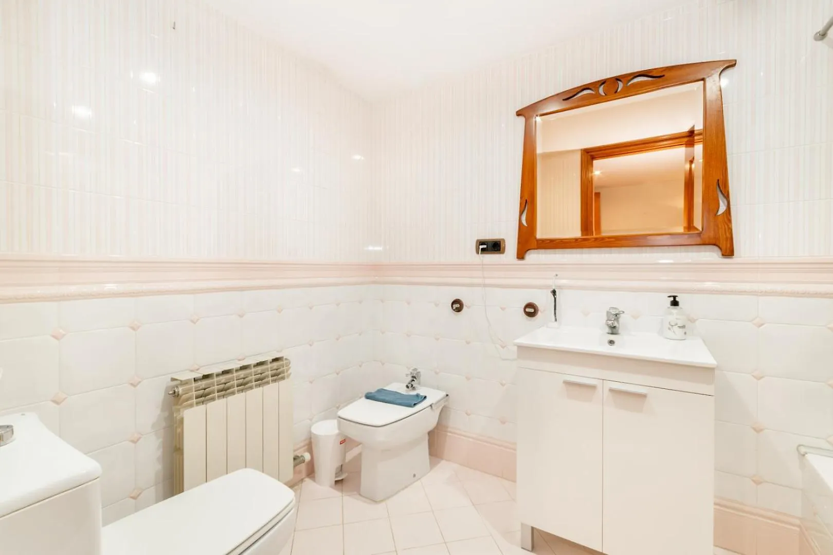Large 5-Bed Villa, Mountain And Beach, At 30' From Barcelona Vallromanes Villa