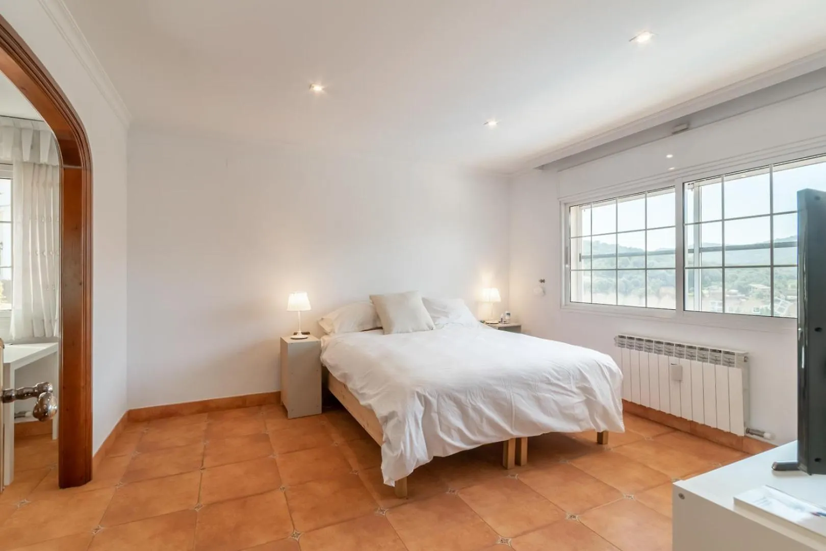 Large 5-Bed Villa, Mountain And Beach, At 30' From Barcelona Vallromanes Spain