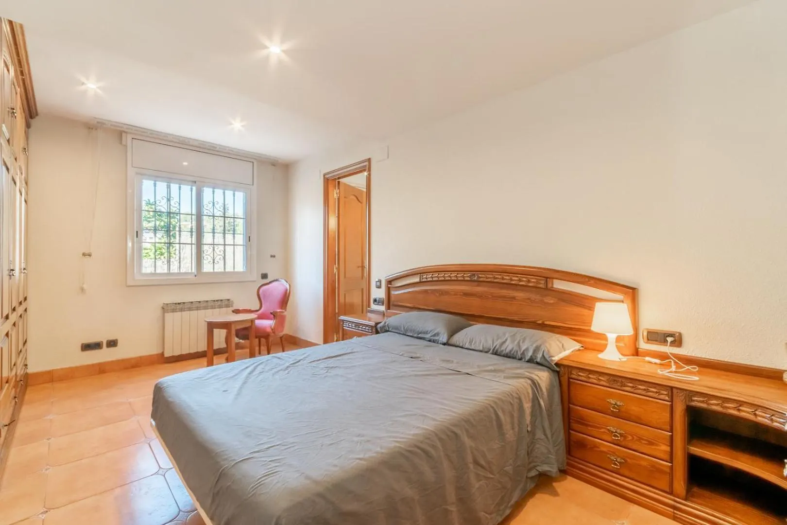 Villa Large 5-Bed Villa, Mountain And Beach, At 30' From Barcelona Vallromanes Spain