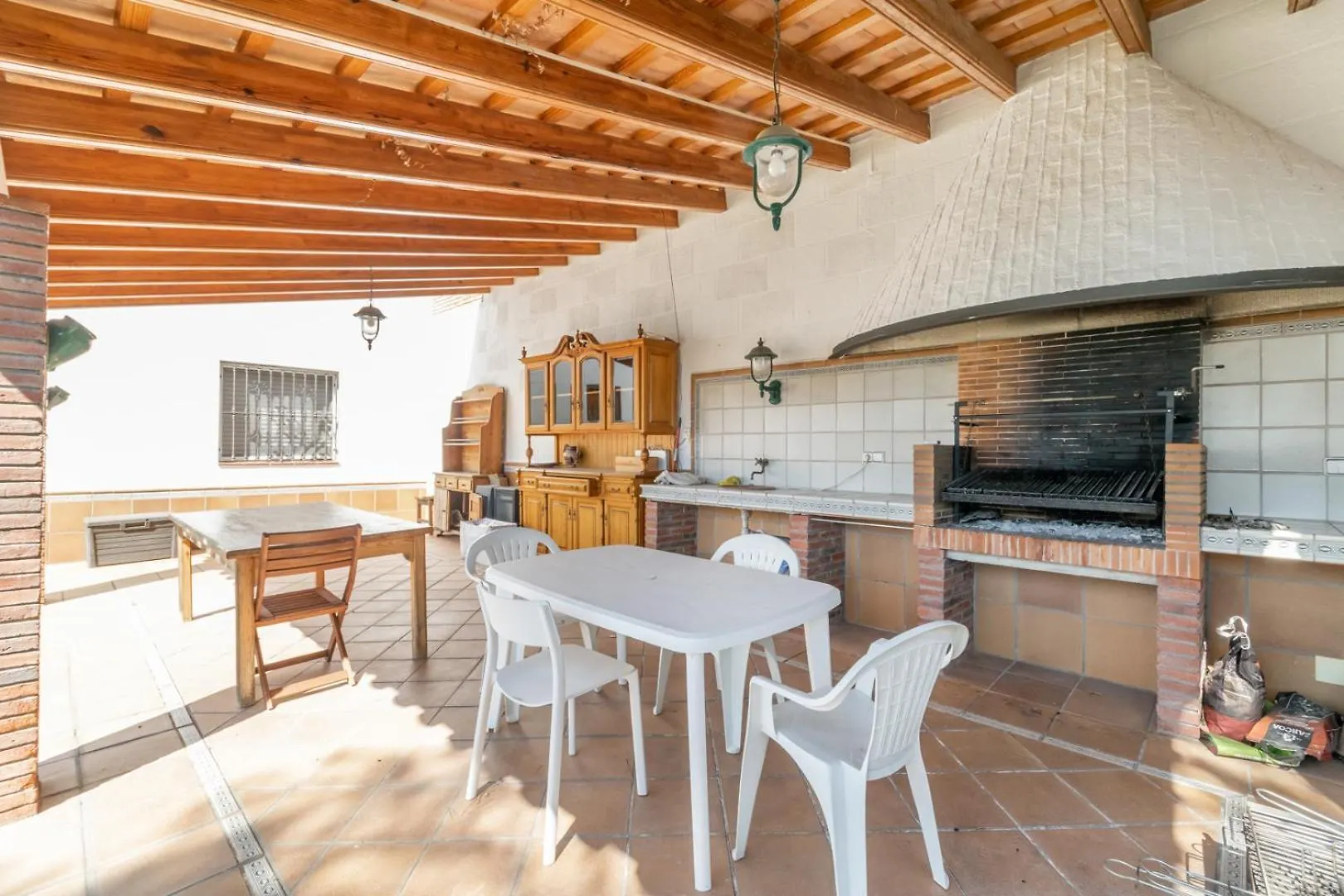 Villa Large 5-Bed Villa, Mountain And Beach, At 30' From Barcelona Vallromanes