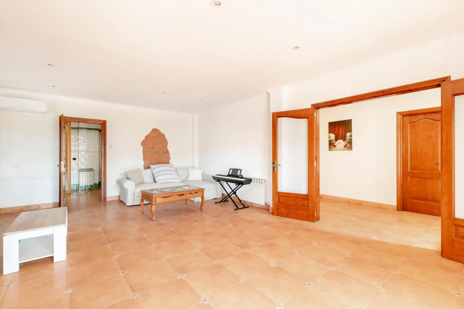 Large 5-Bed Villa, Mountain And Beach, At 30' From Barcelona Vallromanes Villa