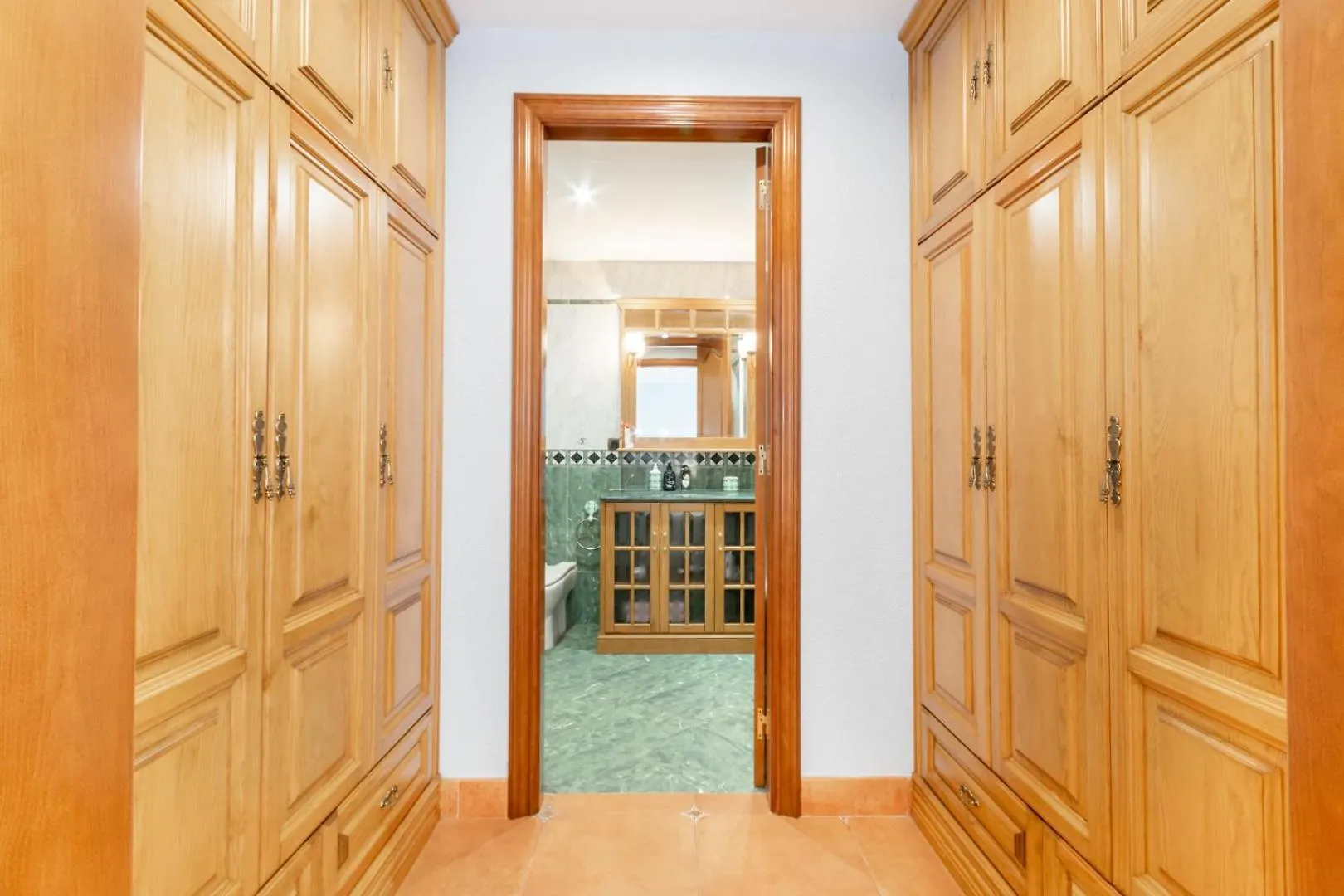 Villa Large 5-Bed Villa, Mountain And Beach, At 30' From Barcelona Vallromanes