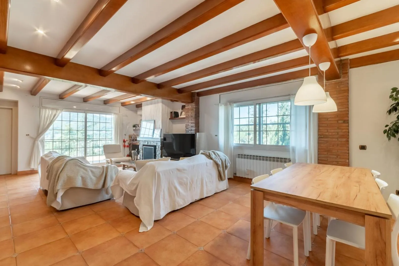 Villa Large 5-Bed Villa, Mountain And Beach, At 30' From Barcelona Vallromanes