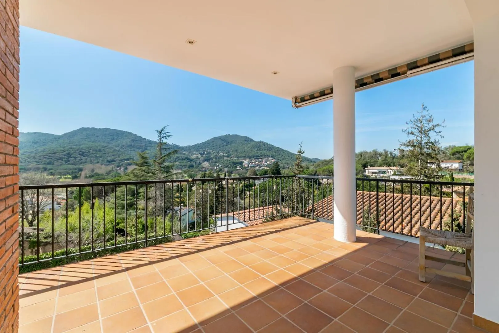 Large 5-Bed Villa, Mountain And Beach, At 30' From Barcelona Vallromanes Spain