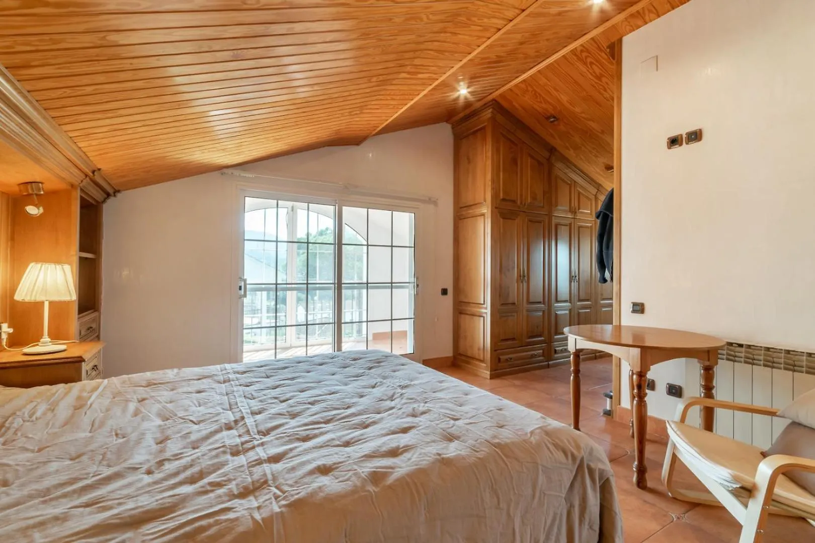 Large 5-Bed Villa, Mountain And Beach, At 30' From Barcelona Vallromanes Villa
