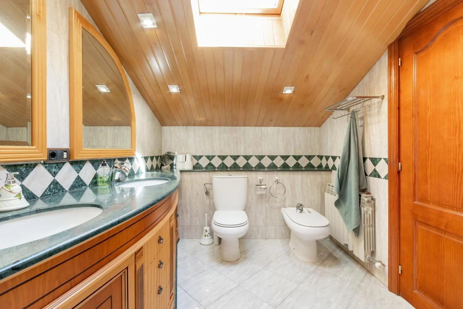 Villa Large 5-Bed Villa, Mountain And Beach, At 30' From Barcelona Vallromanes