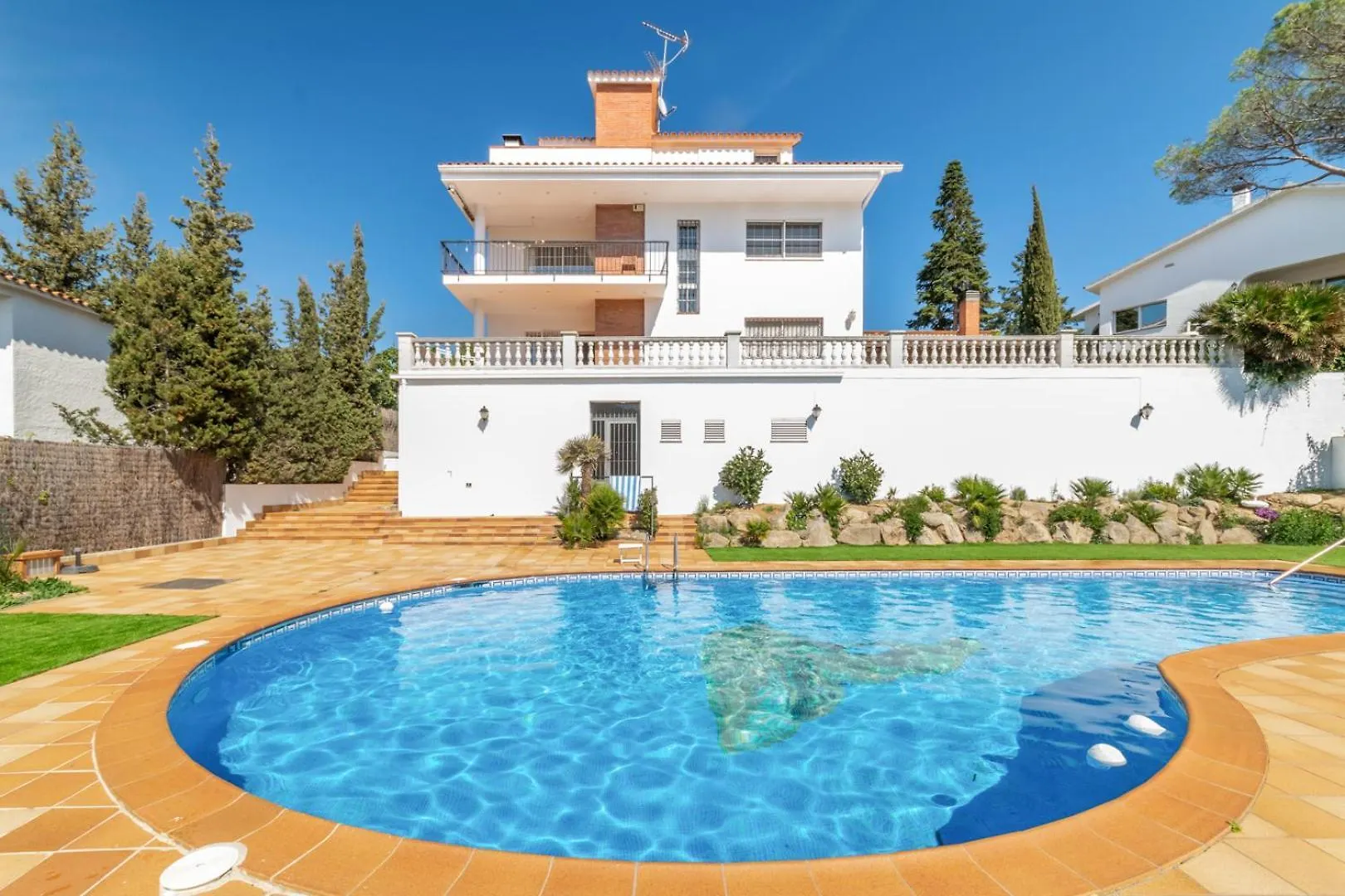 Villa Large 5-Bed Villa, Mountain And Beach, At 30' From Barcelona Vallromanes