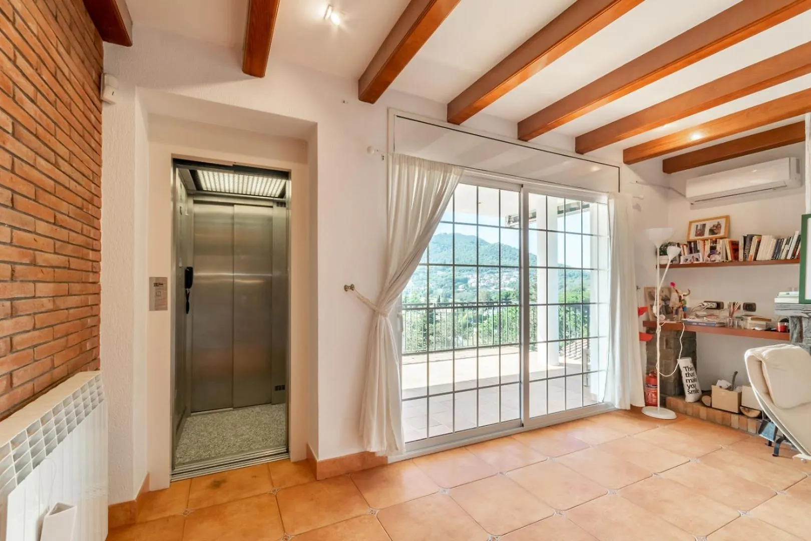 Large 5-Bed Villa, Mountain And Beach, At 30' From Barcelona Vallromanes Spain