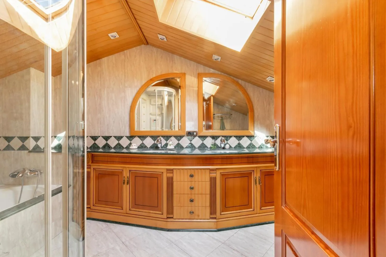 Large 5-Bed Villa, Mountain And Beach, At 30' From Barcelona Vallromanes 0*,