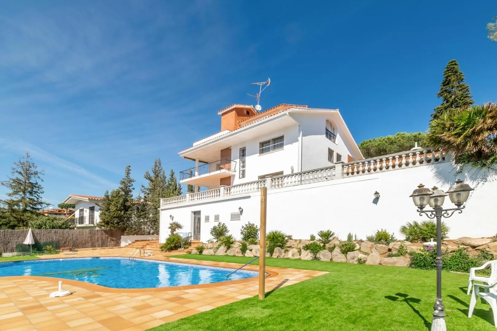Large 5-Bed Villa, Mountain And Beach, At 30' From Barcelona Vallromanes Villa