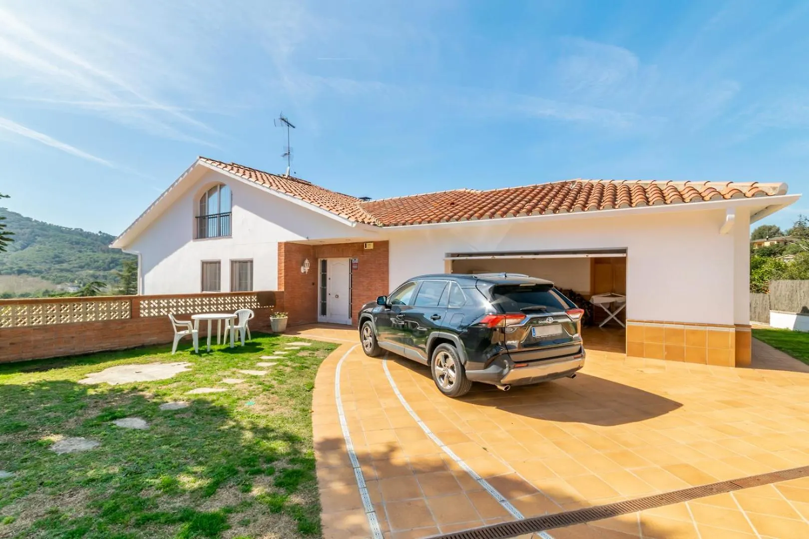 Large 5-Bed Villa, Mountain And Beach, At 30' From Barcelona Vallromanes Spain
