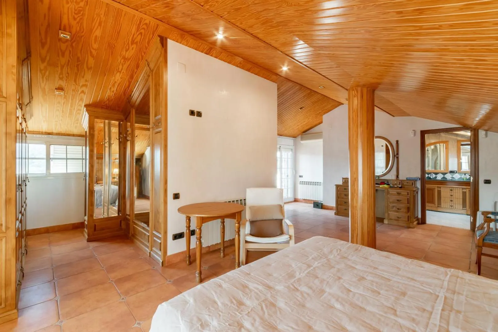 Large 5-Bed Villa, Mountain And Beach, At 30' From Barcelona Vallromanes Villa