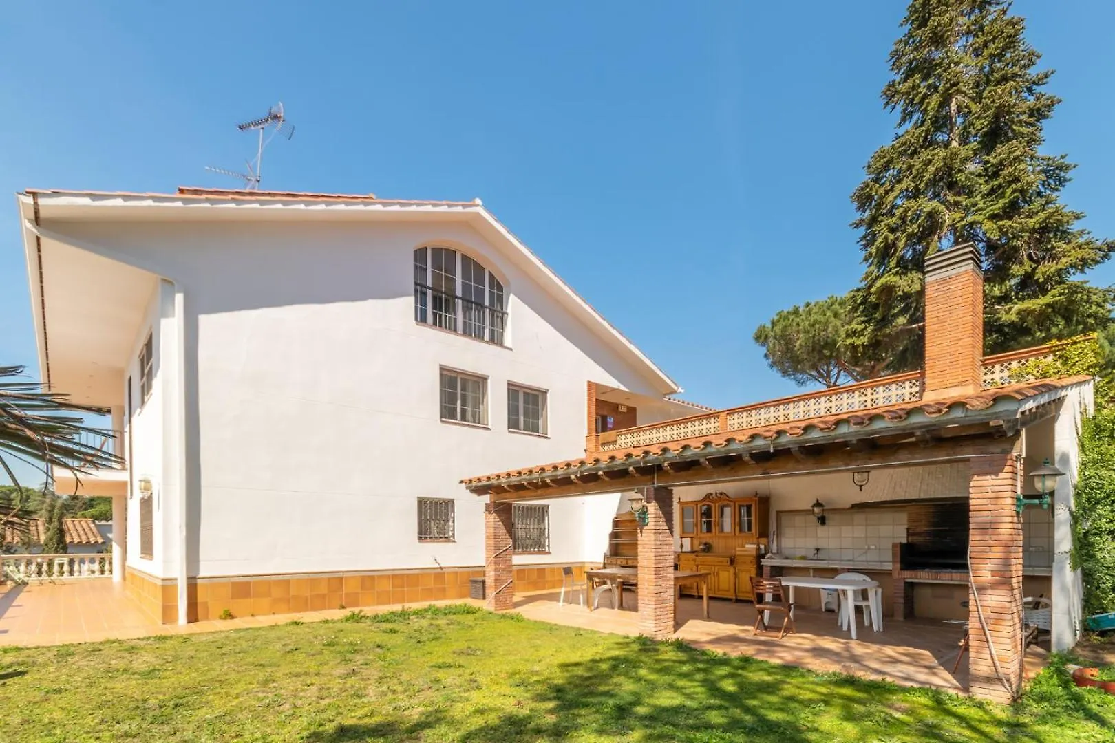 Large 5-Bed Villa, Mountain And Beach, At 30' From Barcelona Vallromanes