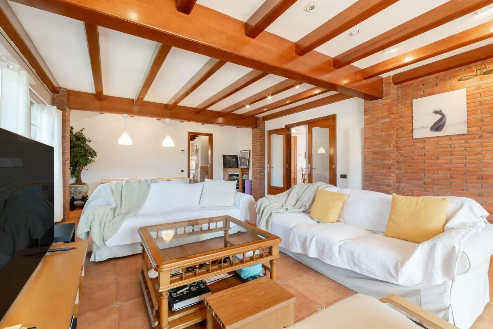 Large 5-Bed Villa, Mountain And Beach, At 30' From Barcelona Vallromanes